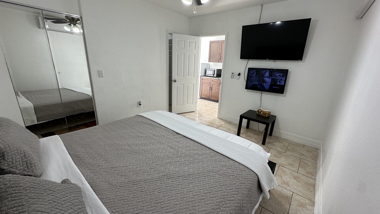 Photo of Bedroom in Town N County Park