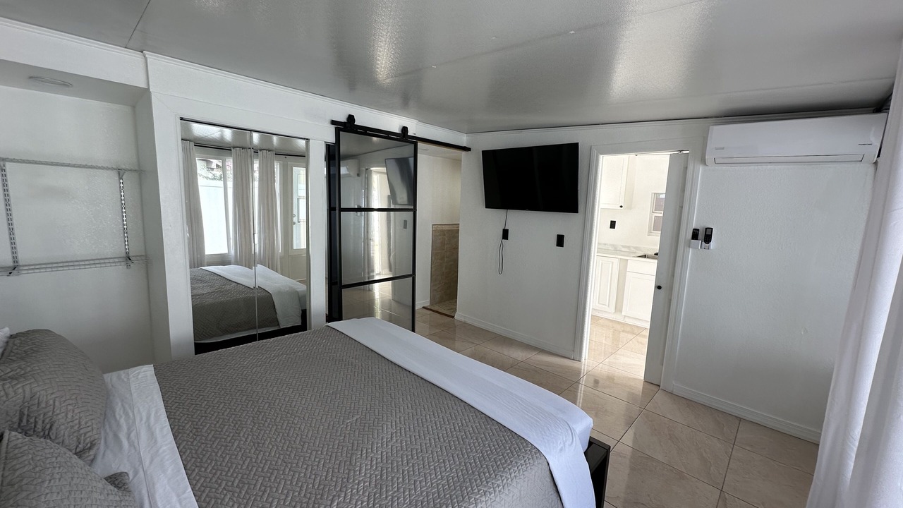 Photo of Bedroom in Town N County Park