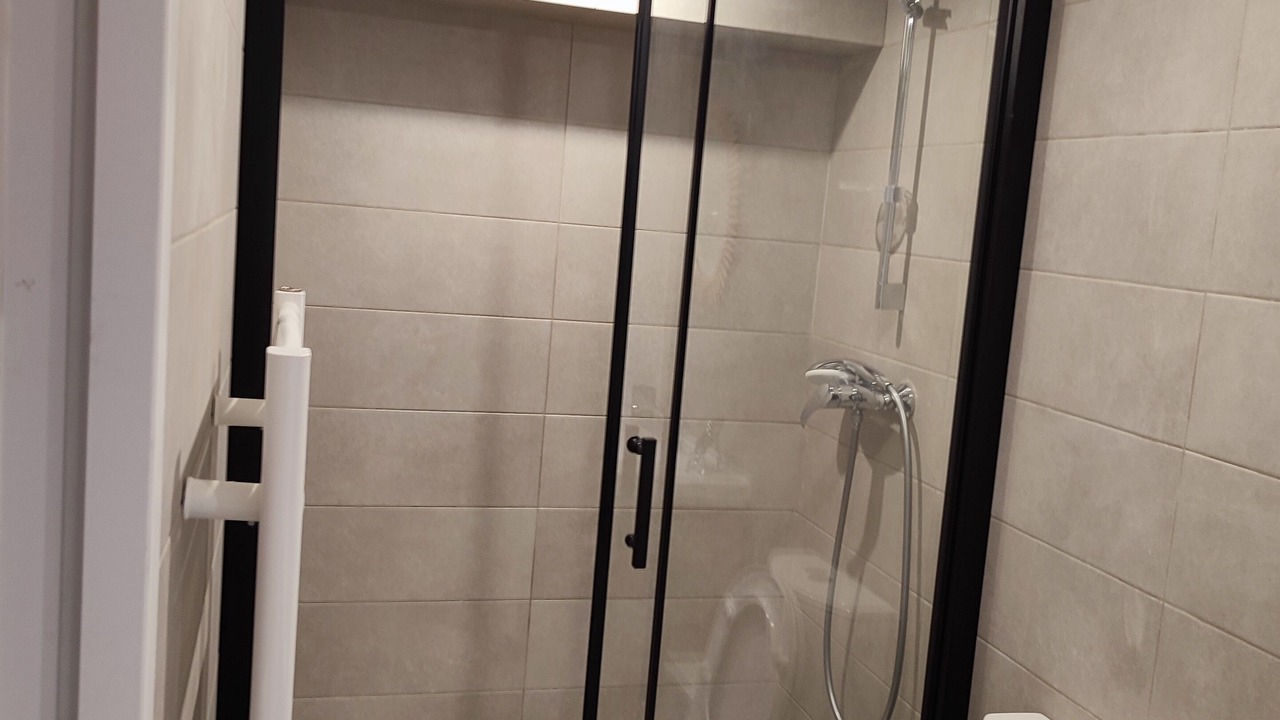 Photo of Bathroom in Joinville-le-Pont