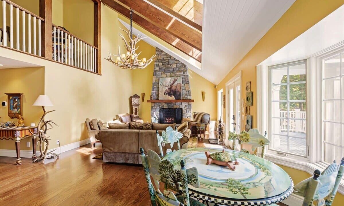 Photo of Livingroom in Muskoka Lakes