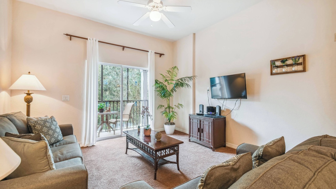 Photo of Livingroom in Bahama Bay