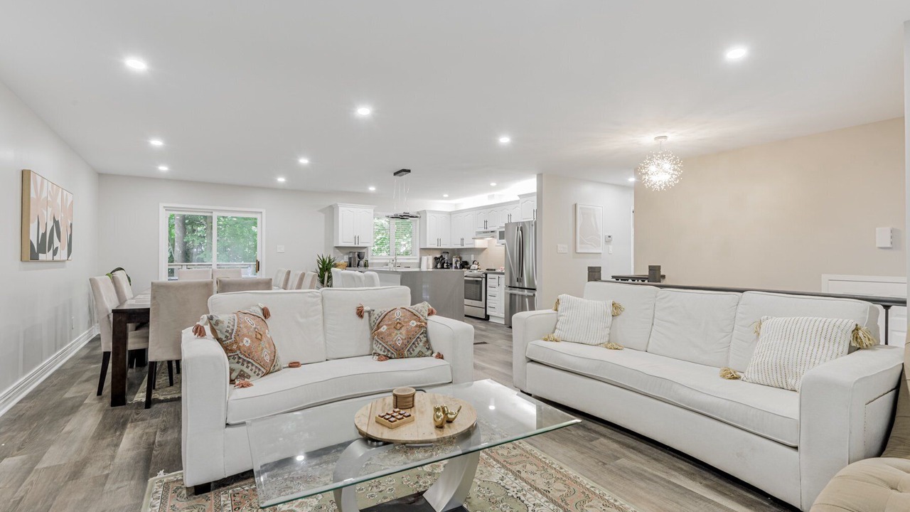 Photo of Livingroom in Big Bay Point