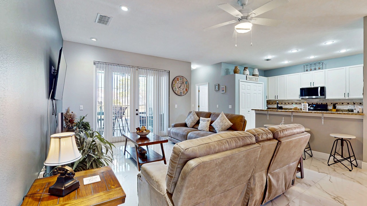 Photo of Livingroom in Crescent Lakes