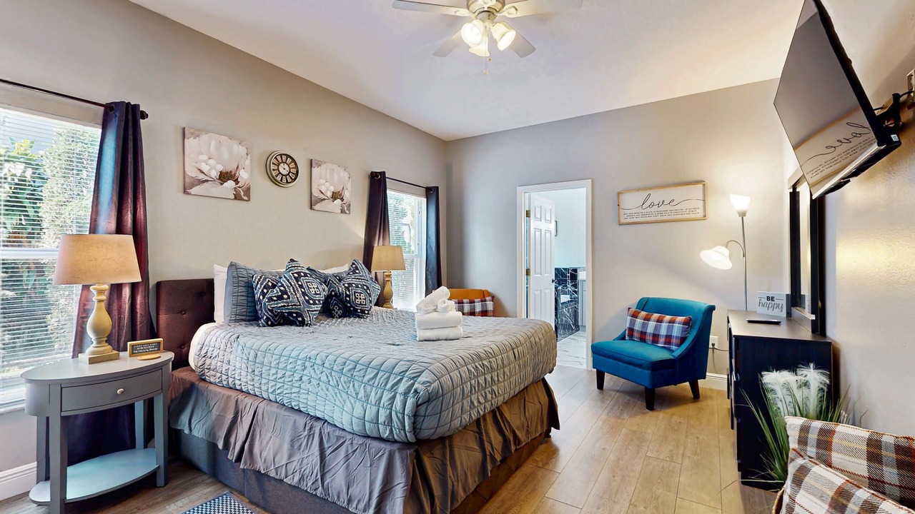 Photo of Bedroom in Crescent Lakes