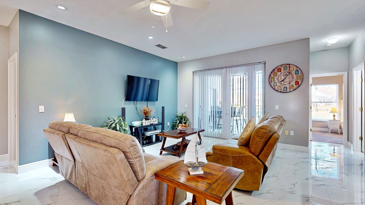 Photo of Livingroom in Crescent Lakes