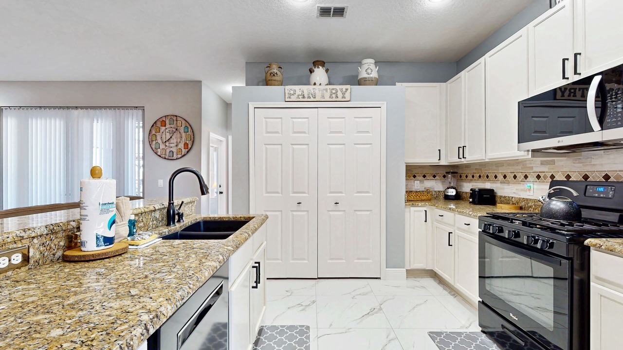 Photo of Kitchen in Crescent Lakes