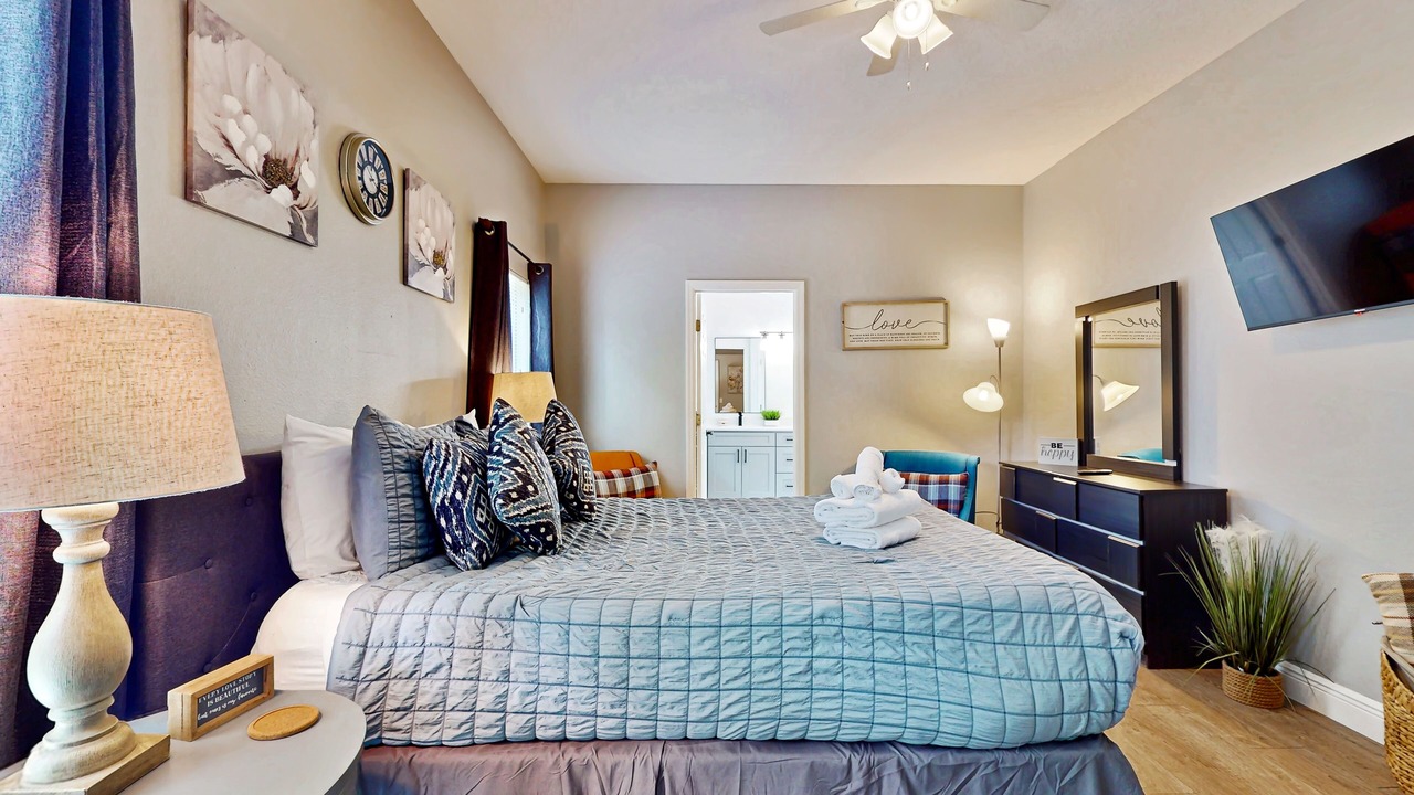 Photo of Bedroom in Crescent Lakes