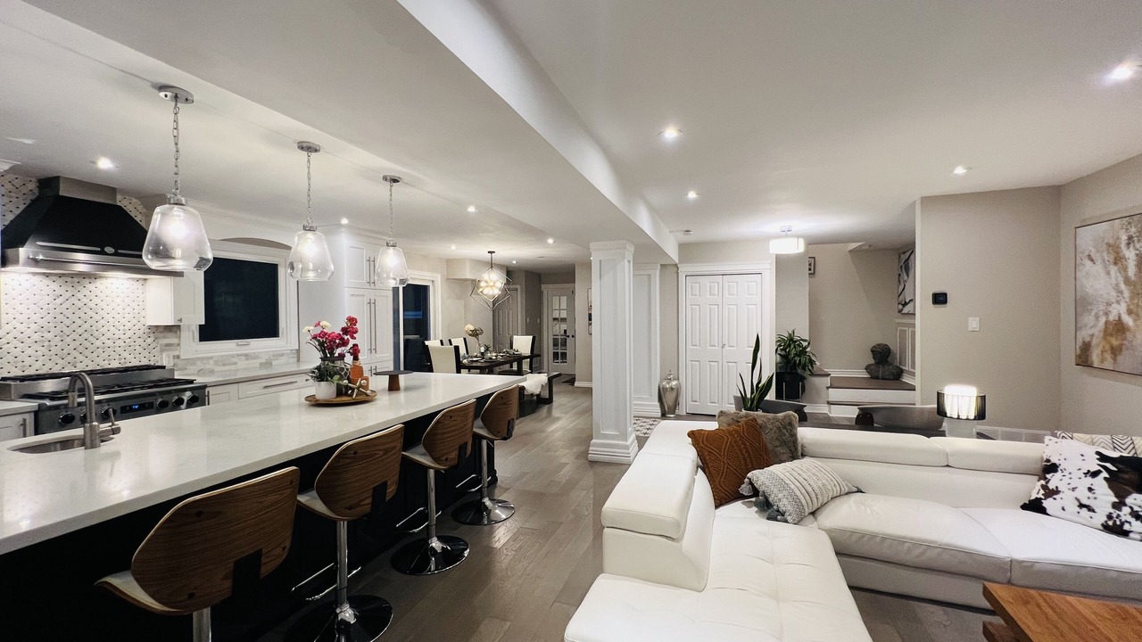 Photo of Livingroom in Clarkson-Lorne Park