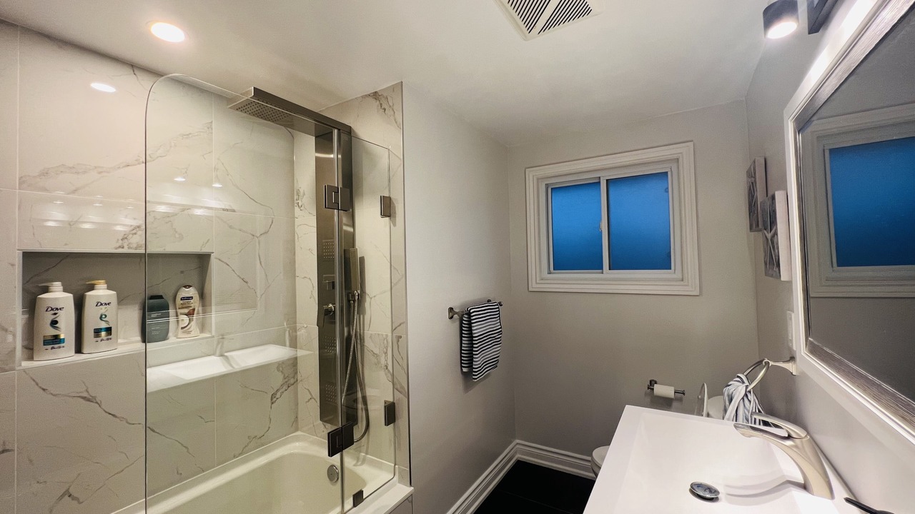 Photo of Bathroom in Clarkson-Lorne Park