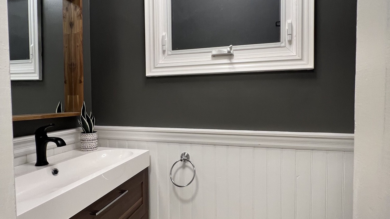 Photo of Bathroom in Clarkson-Lorne Park