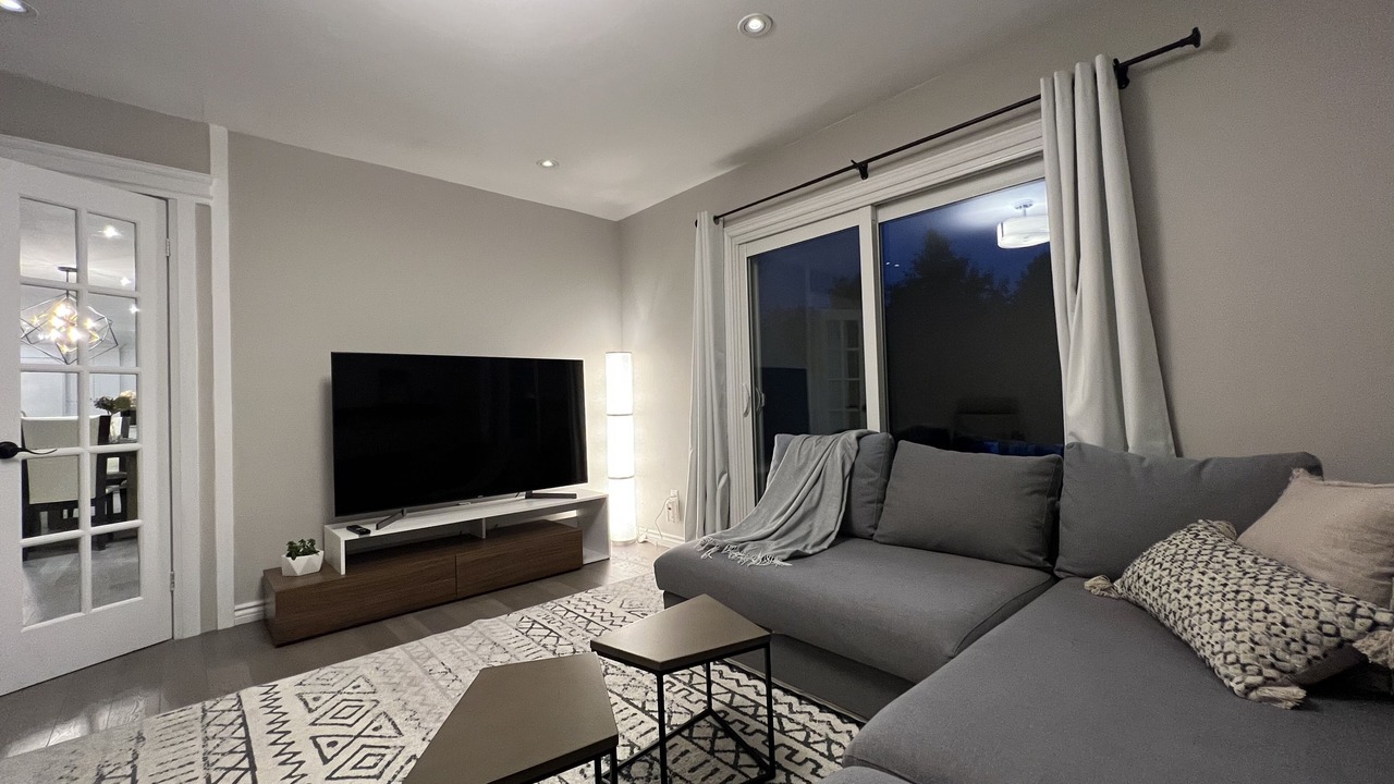 Photo of Livingroom in Clarkson-Lorne Park
