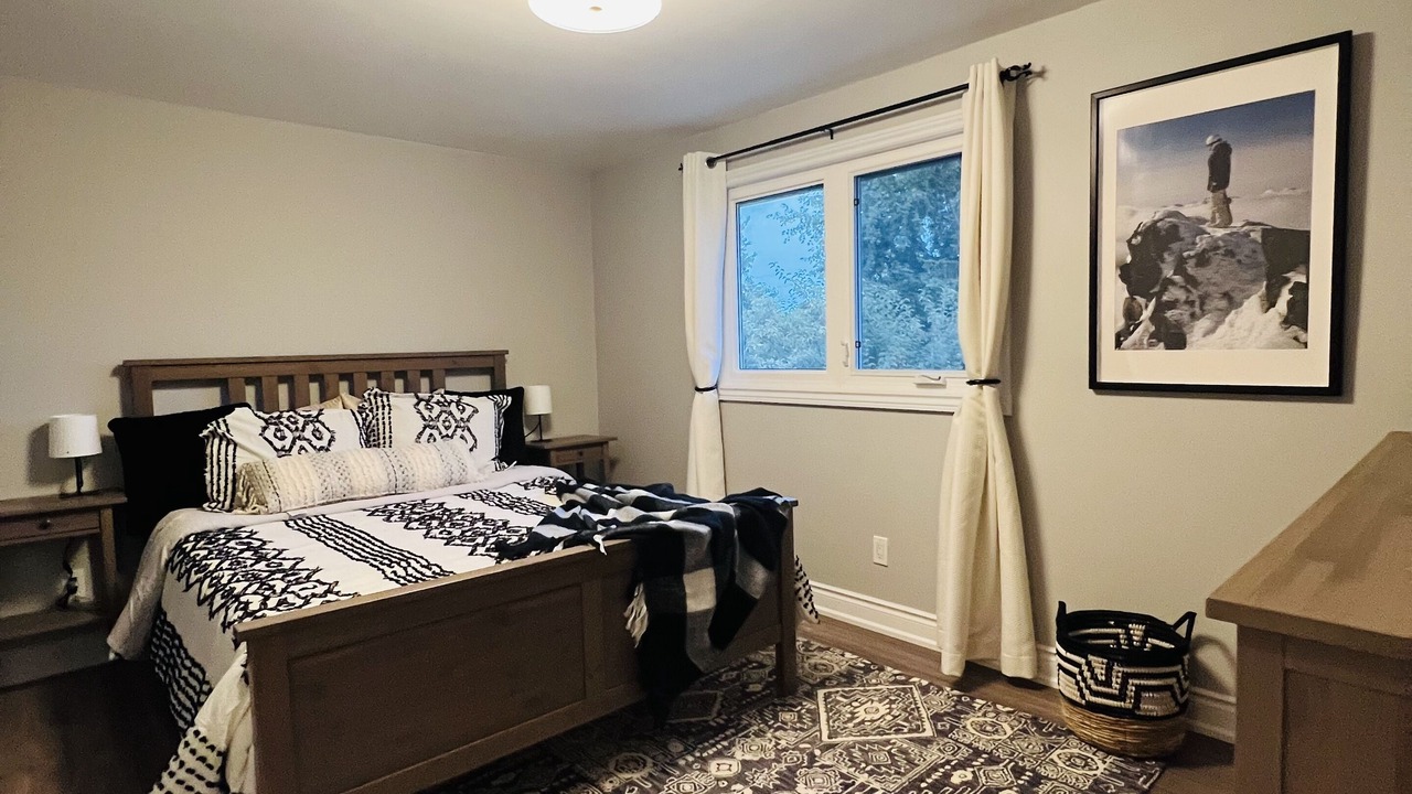 Photo of Bedroom in Clarkson-Lorne Park