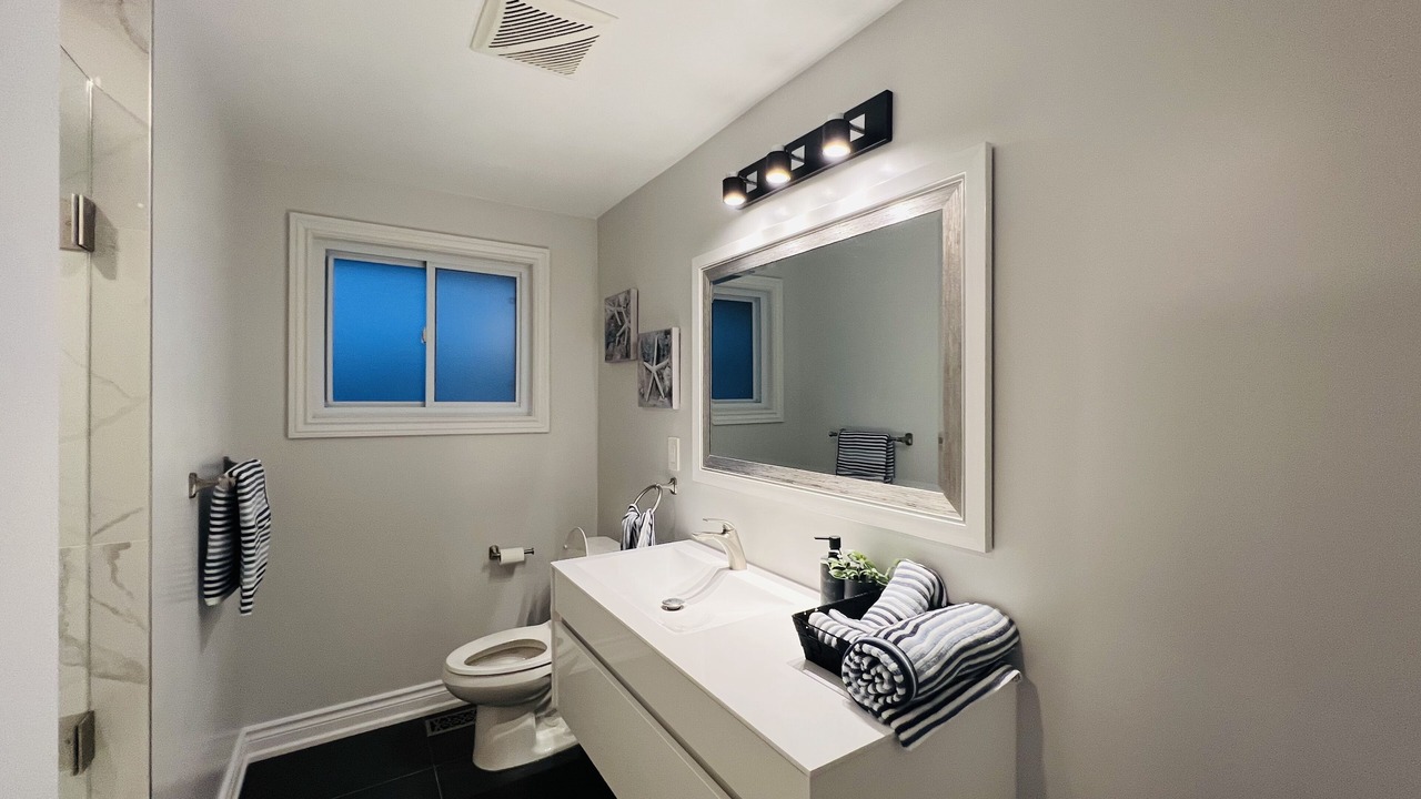 Photo of Bathroom in Clarkson-Lorne Park