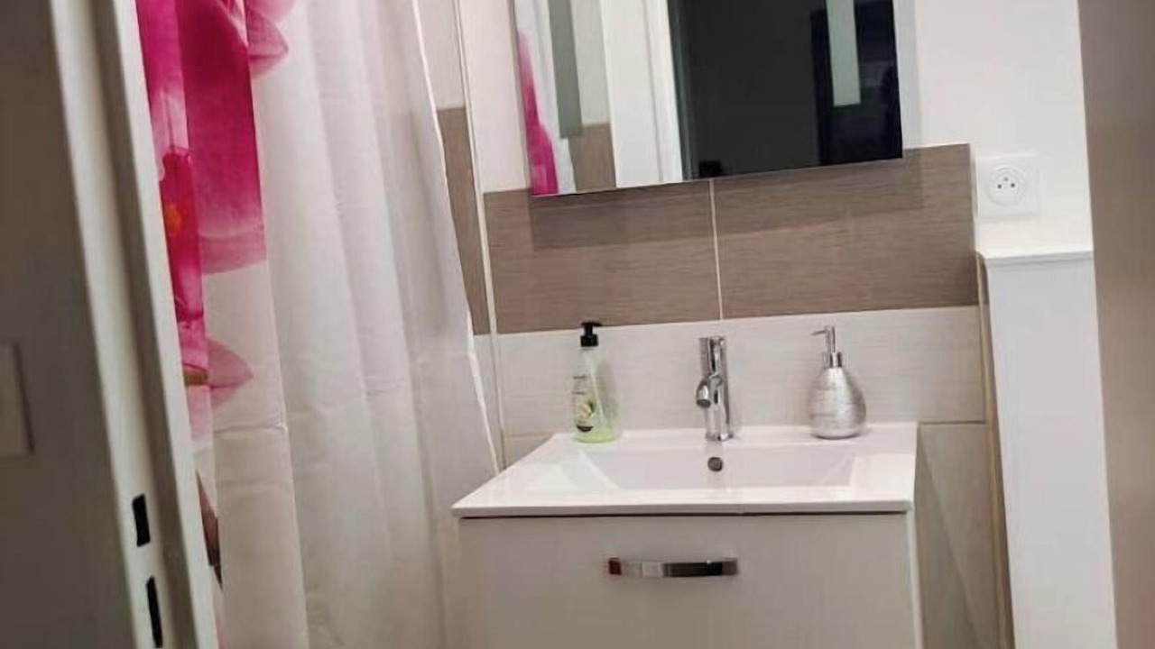 Photo of Bathroom in Saint-Denis