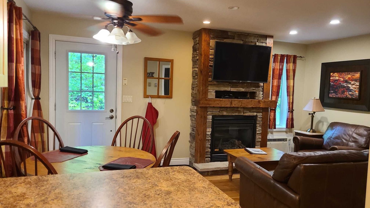 Photo of Livingroom in Lake of Bays