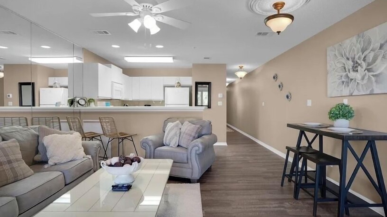 Photo of Livingroom in Avalon Beach Estates