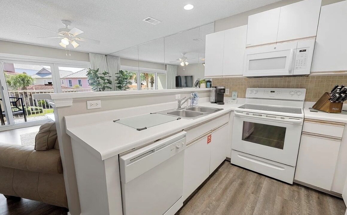 Photo of Kitchen in Avalon Beach Estates