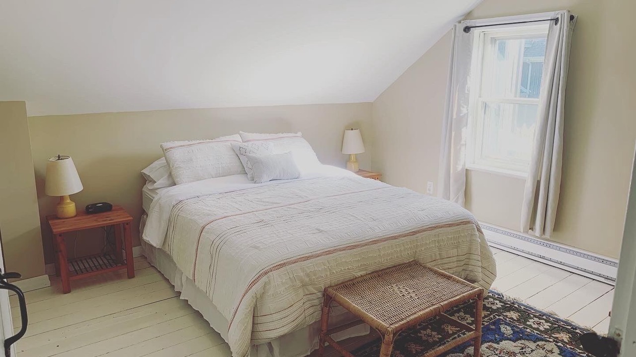 Photo of Bedroom in Loyalist