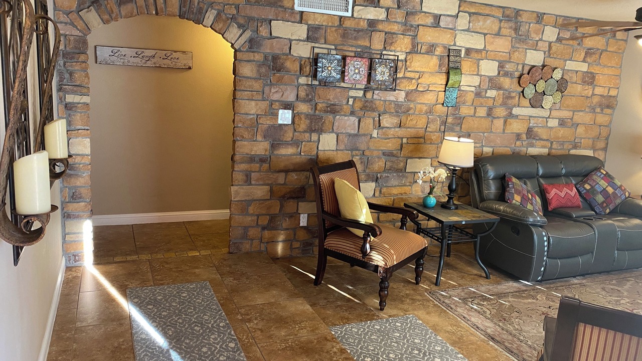 Photo of Livingroom in Desert Foothills Estates