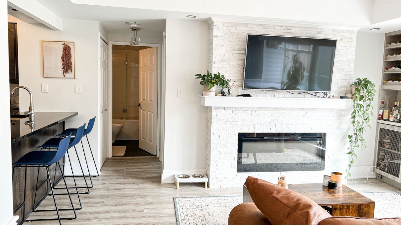 Photo of Livingroom in Church and Wellesley