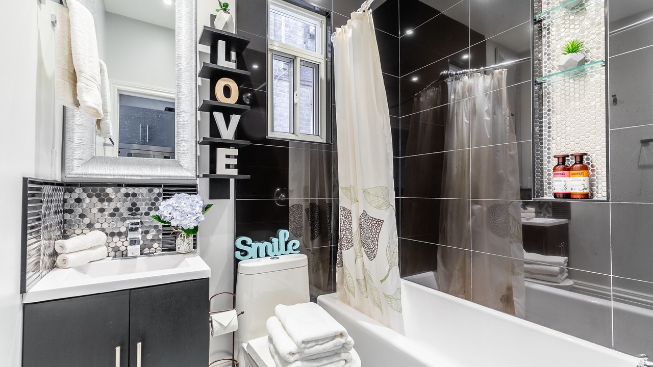 Photo of Bathroom in Parkdale