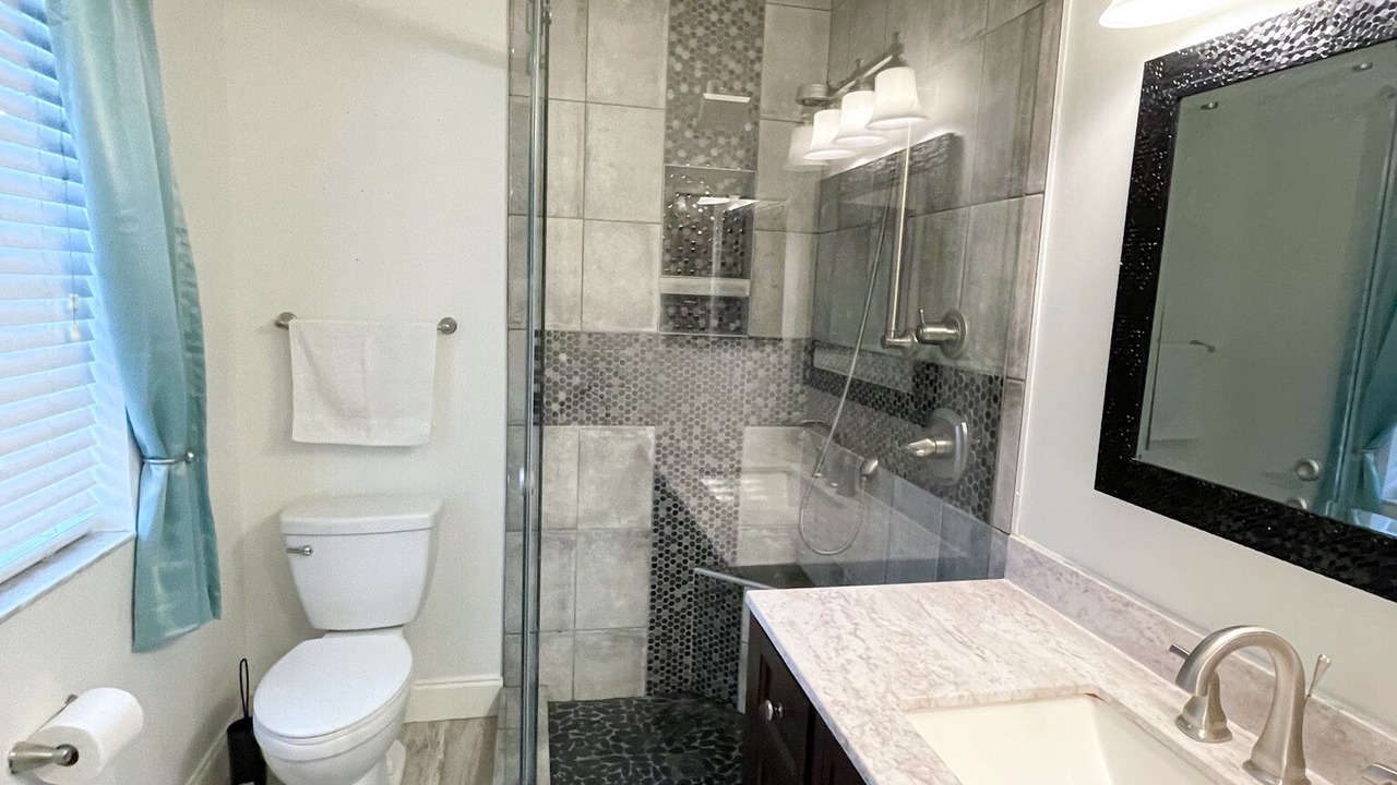 Photo of Bathroom in Kings Lake