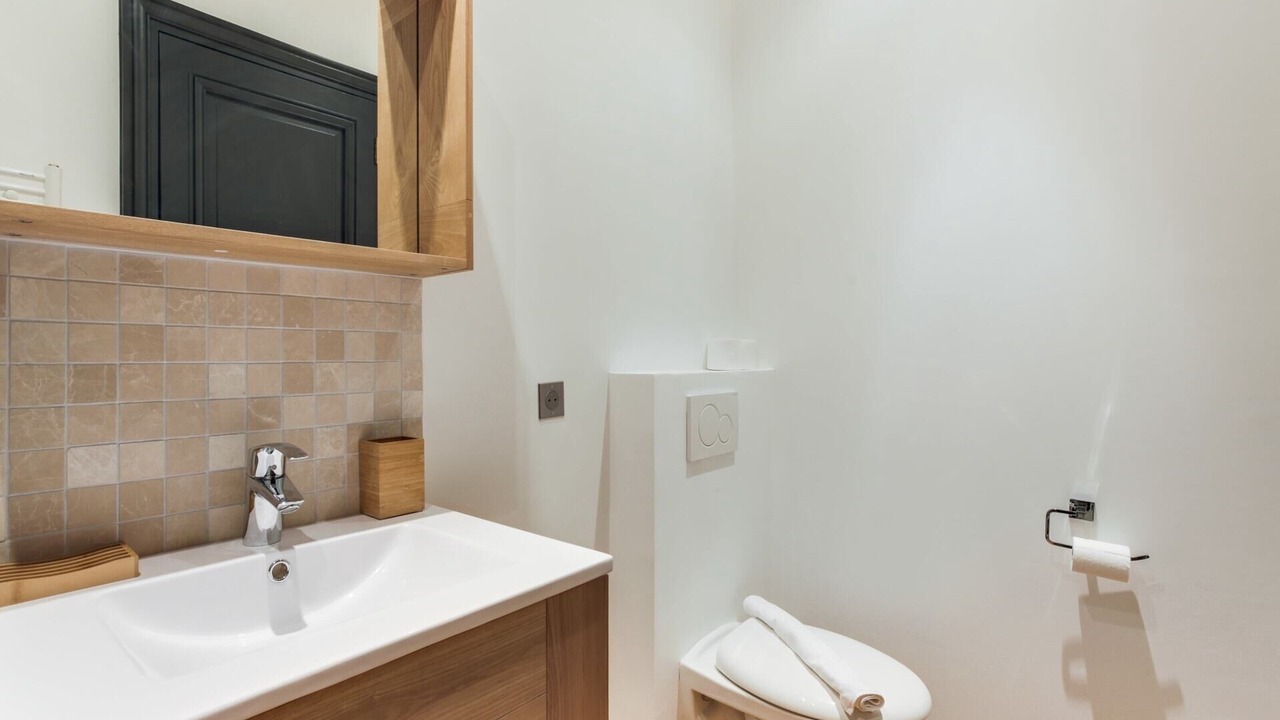 Photo of Bathroom in Republique–Point-du-Jour