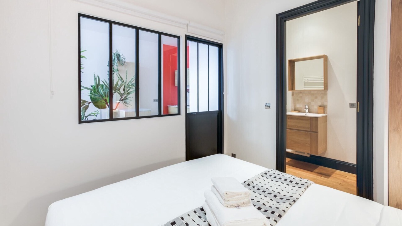 Photo of Bedroom in Republique–Point-du-Jour