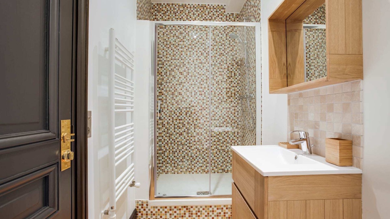 Photo of Bathroom in Republique–Point-du-Jour