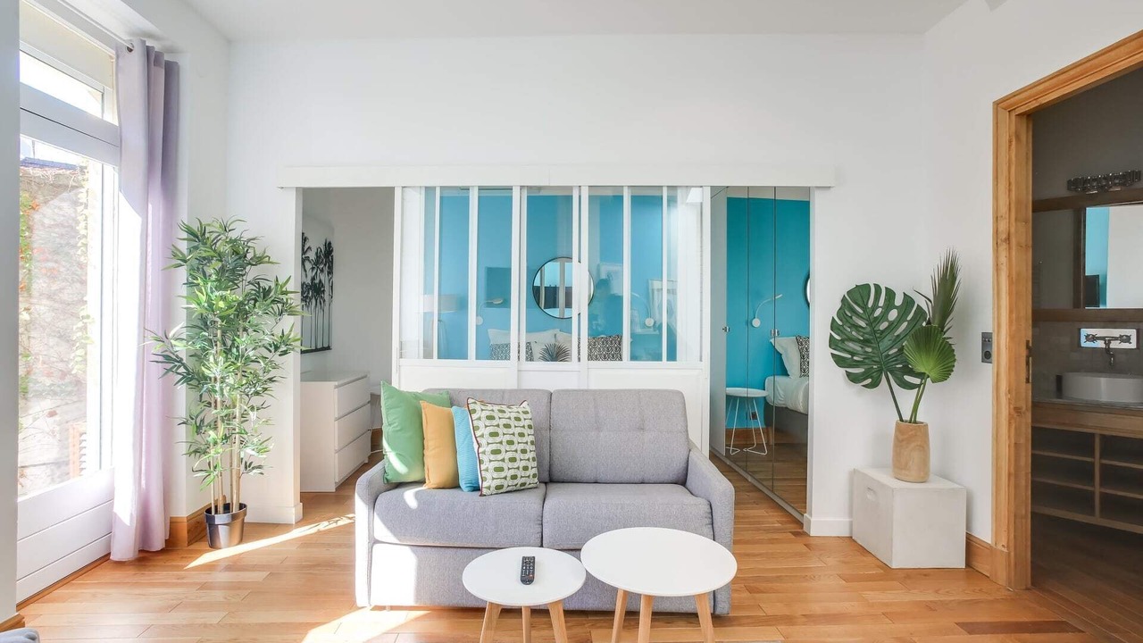 Photo of Livingroom in Republique–Point-du-Jour