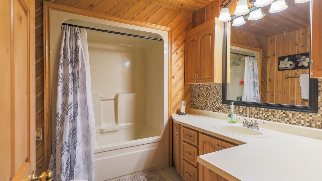 Photo of Bathroom in Lavigne