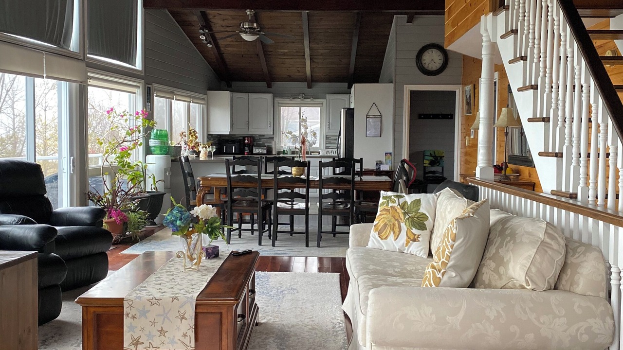 Photo of Livingroom in Ashfield-Colborne-Wawanosh