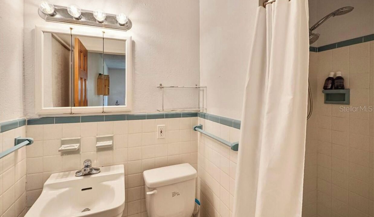 Photo of Bathroom in Fairvilla