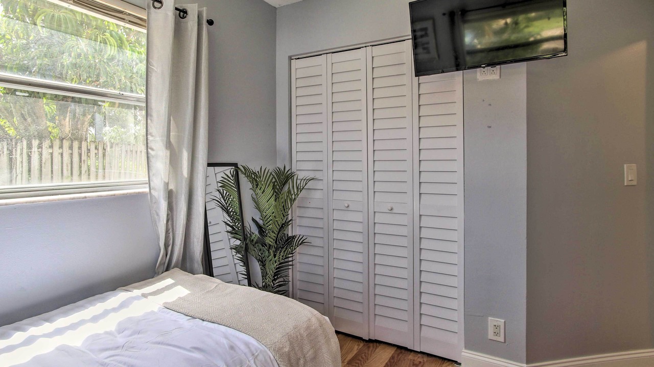 Photo of Bedroom in Lauderhill