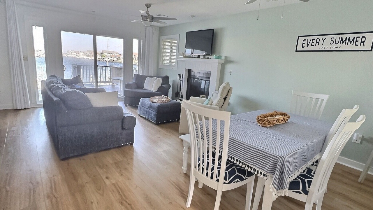 Photo of Livingroom in Caine Woods