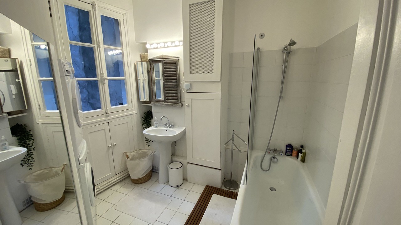 Photo of Bathroom in 4th Arrondissement