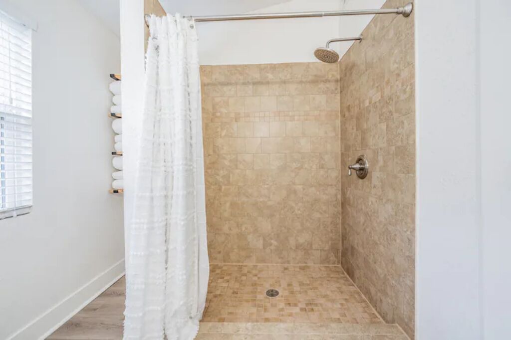 Photo of Bathroom in Carver City - Lincoln Gardens