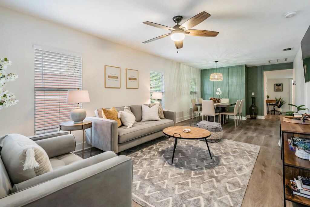Photo of Livingroom in Carver City - Lincoln Gardens