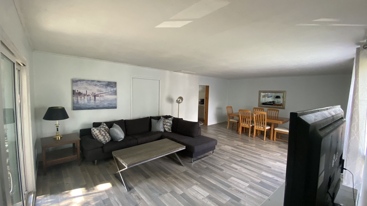 Photo of Livingroom in Napanee