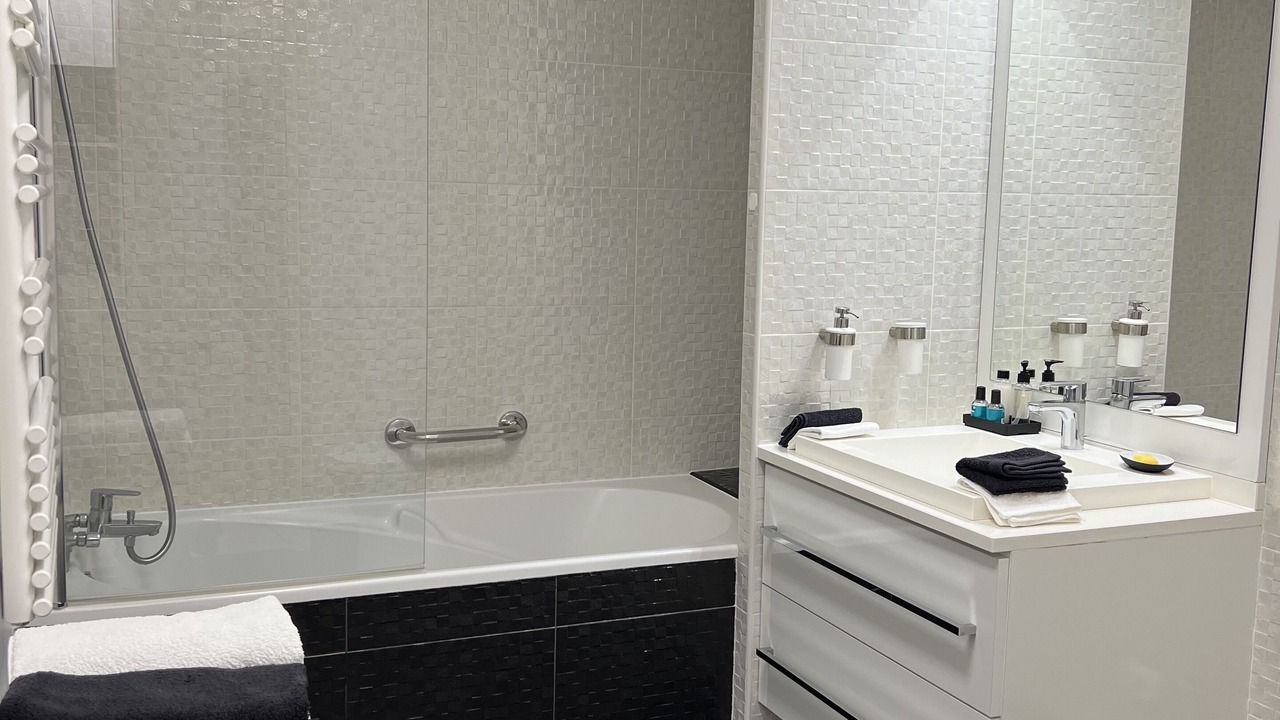 Photo of Bathroom in La Garenne-Colombes