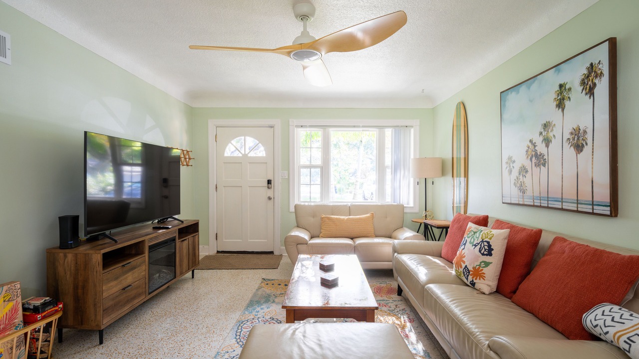 Photo of Livingroom in South Pinellas Community Council