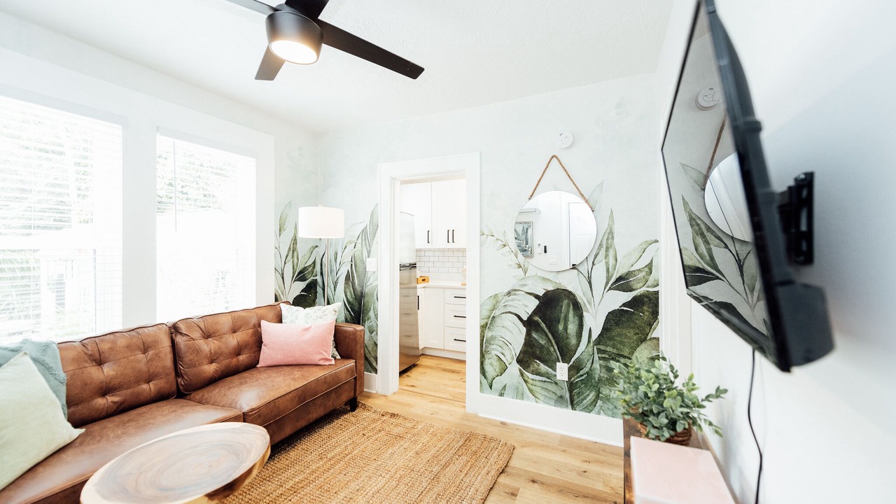 Photo of Livingroom in Historic Uptown