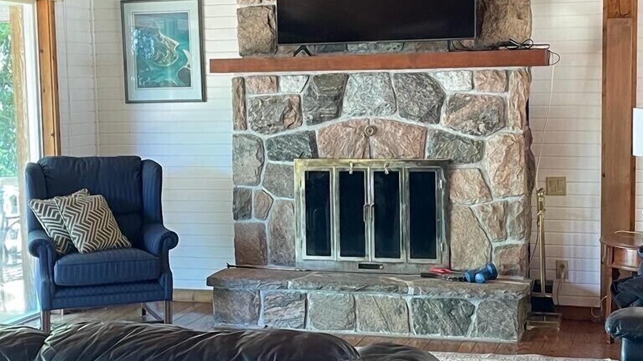 Photo of Livingroom in Port McNicoll