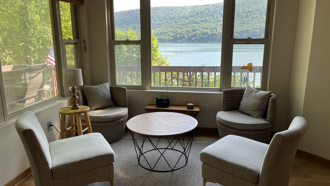 Photo of Livingroom in Homer