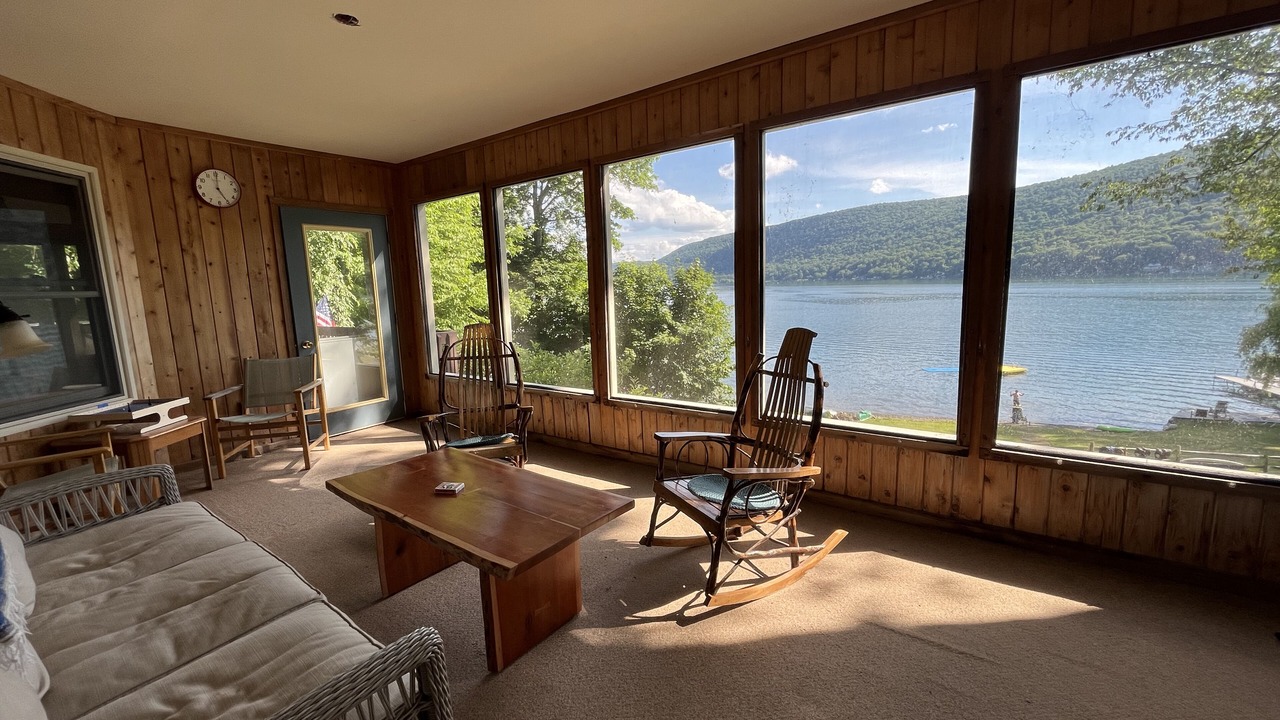 Photo of Livingroom in Homer