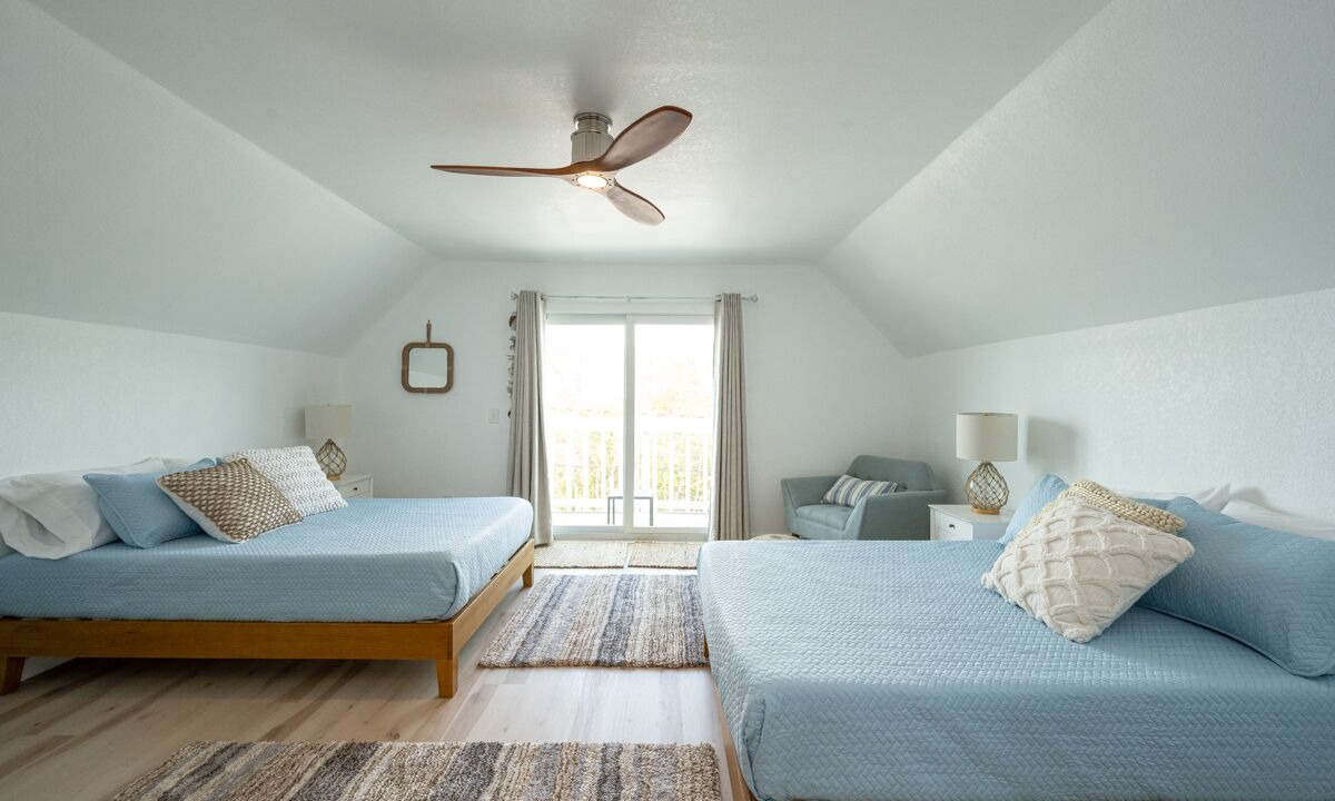 Photo of Bedroom in Doctor's Arm