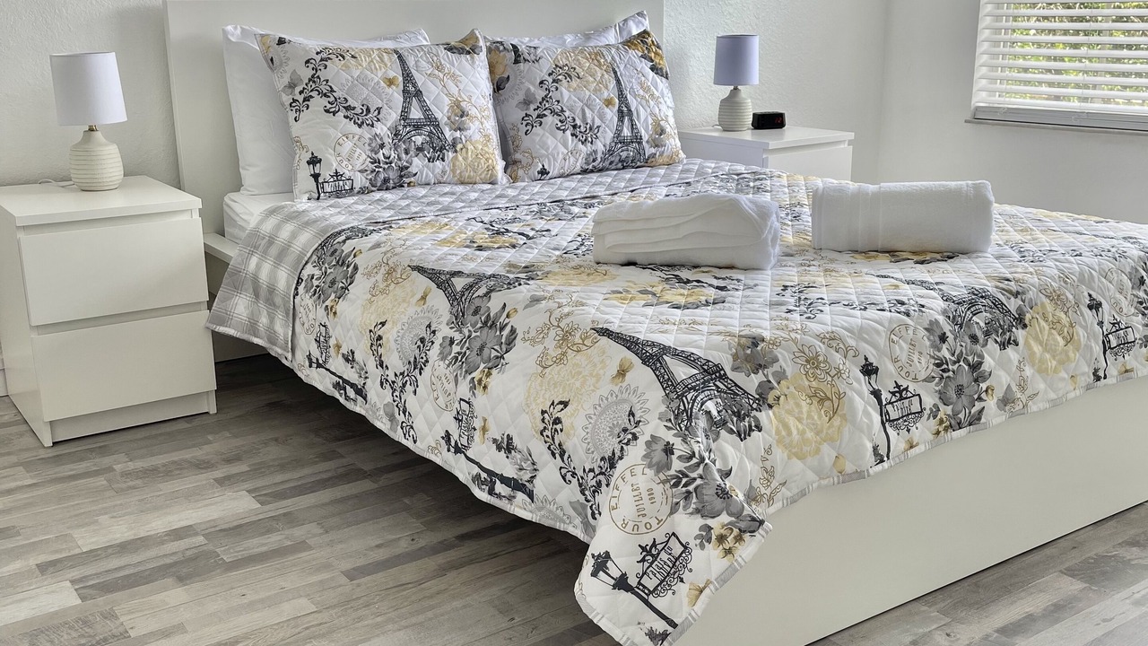 Photo of Bedroom in Venetian Bay Villages