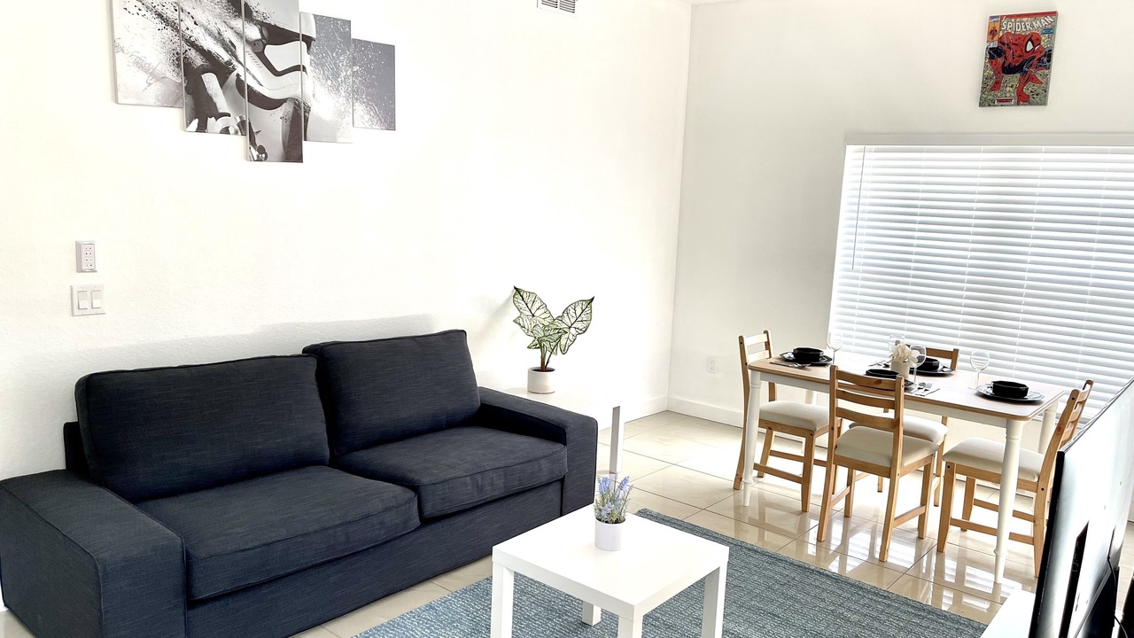 Photo of Livingroom in Venetian Bay Villages