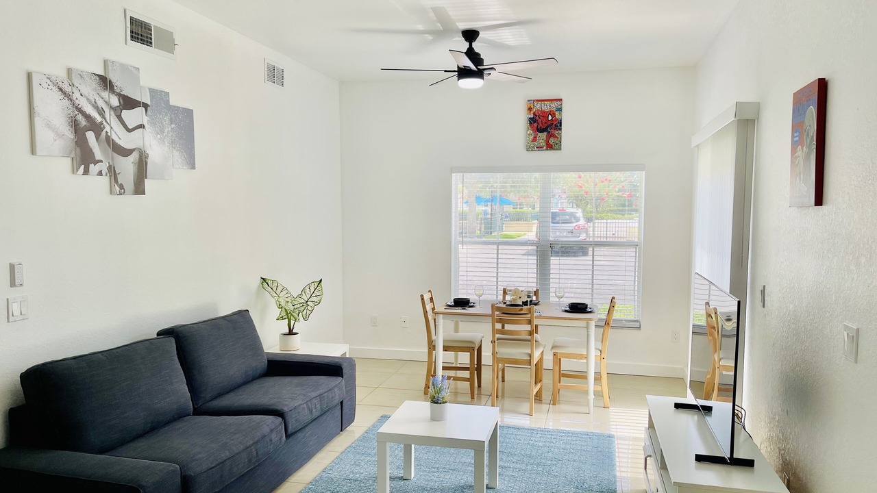 Photo of Livingroom in Venetian Bay Villages