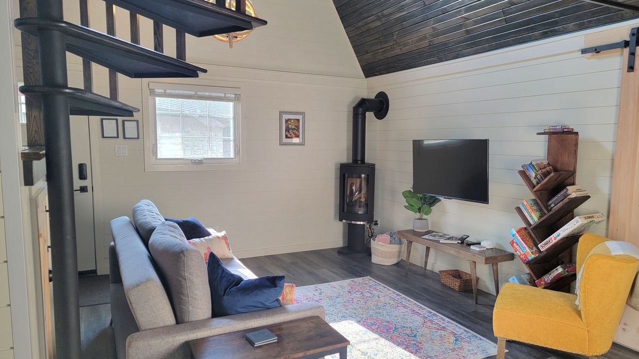 Photo of Livingroom in Perth East